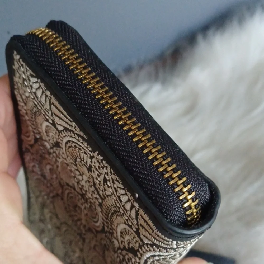 Universal Thread Wallet - Picture 6 of 13